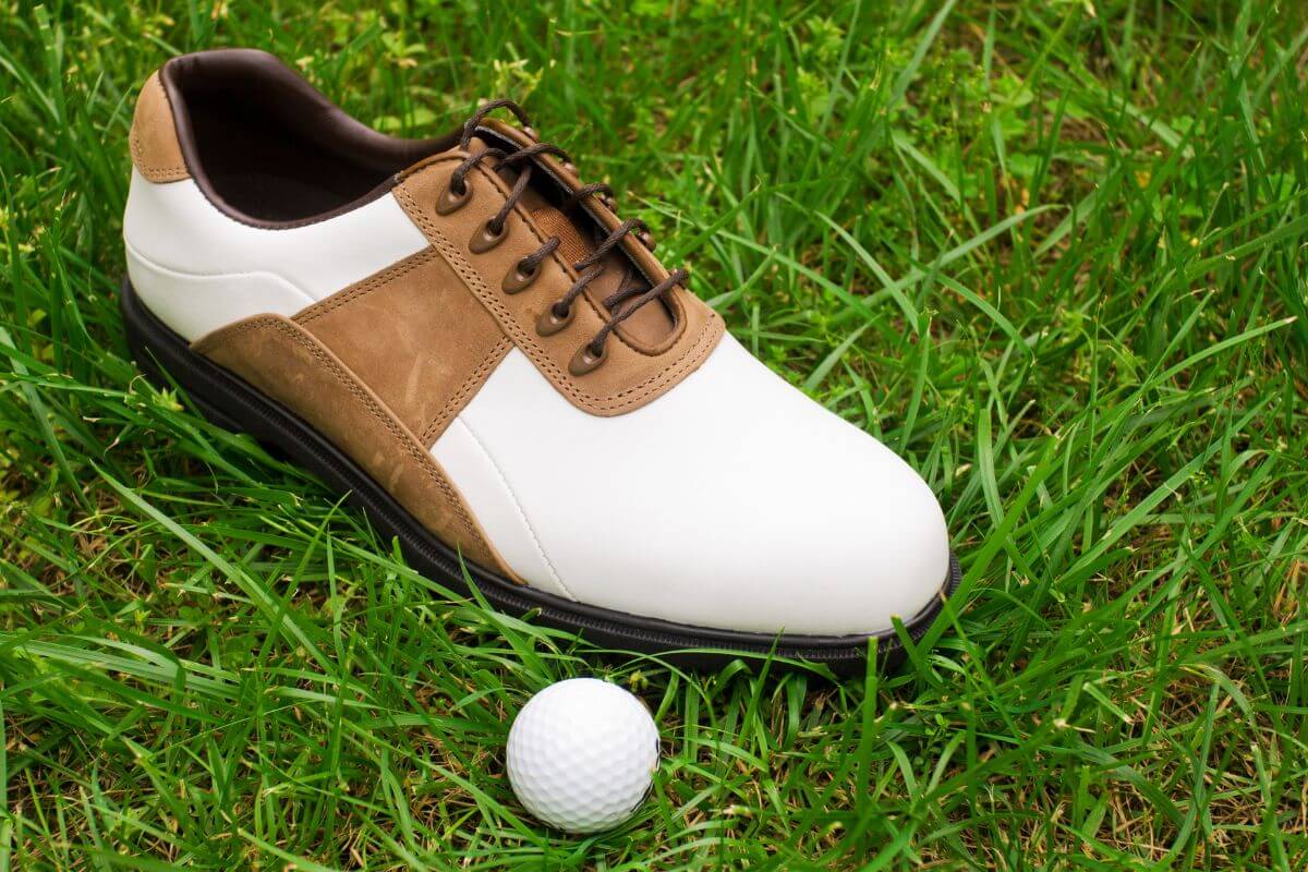 spikeless golf shoes